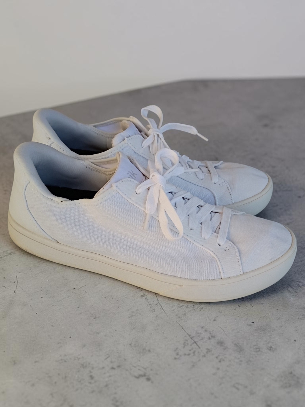 Kizik Irvine White Tennis Shoes Women's Size 9.5 Hands Free